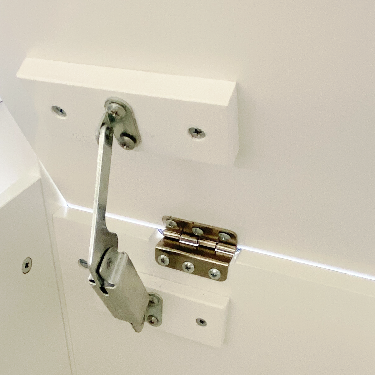 Kids Toy Box Chest, White Rubber Wood Toy Box for Boys Girls, Large Storage Cabinet with Cushion Seat Bench/Flip-Top Lid/Safety Hinge, Toy Storage Organizer Trunk for Nursery, Playroom