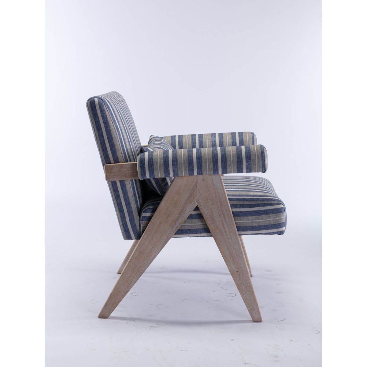 Accent chair, KD rubber wood legs with black finish. Fabric cover the seat. With a cushion.Blue Stripe