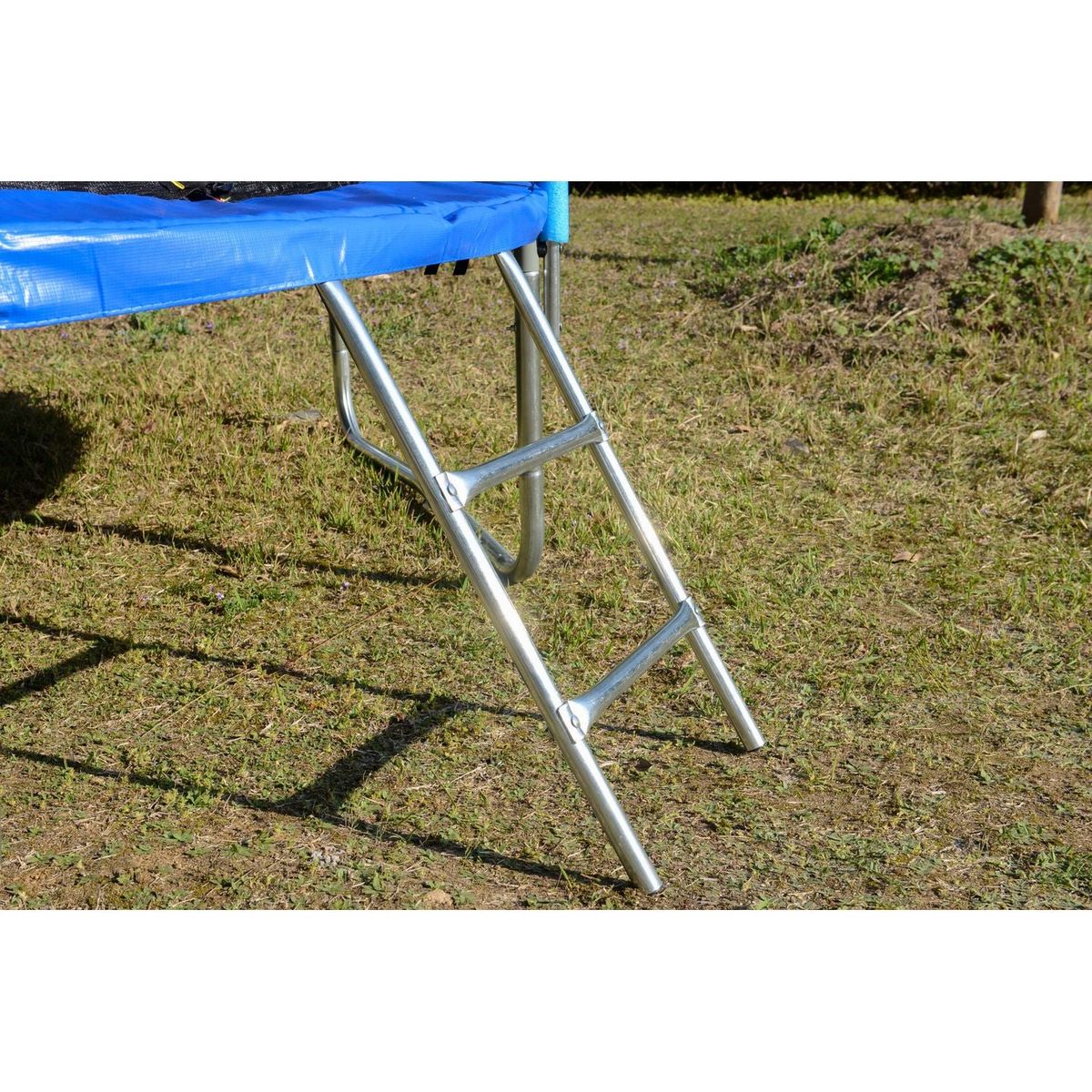 14 FT TRAMPOLINE OUTSIDE SAFETY NET WITH BASKETBALL HOOP