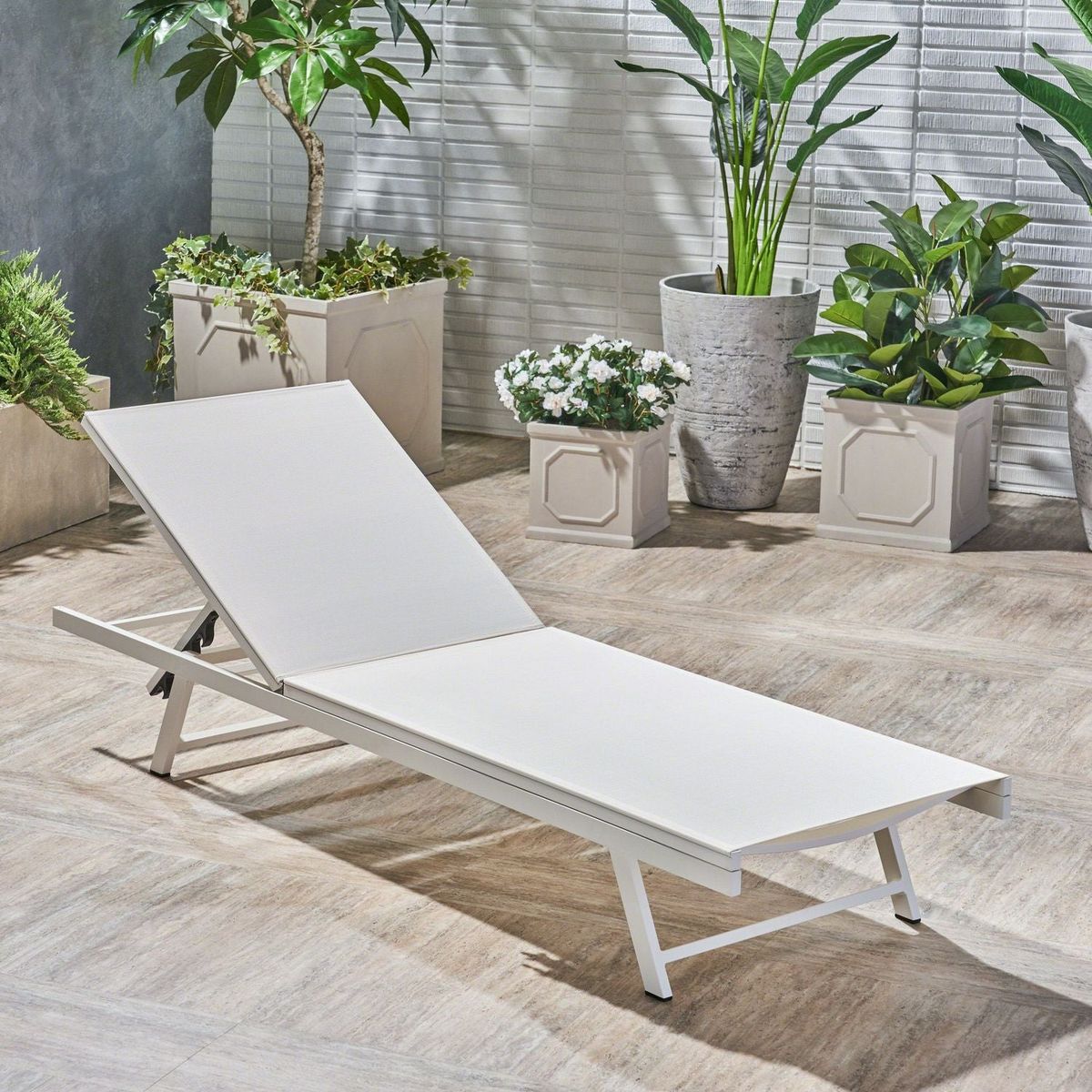 SALTON CHAISE LOUNGE