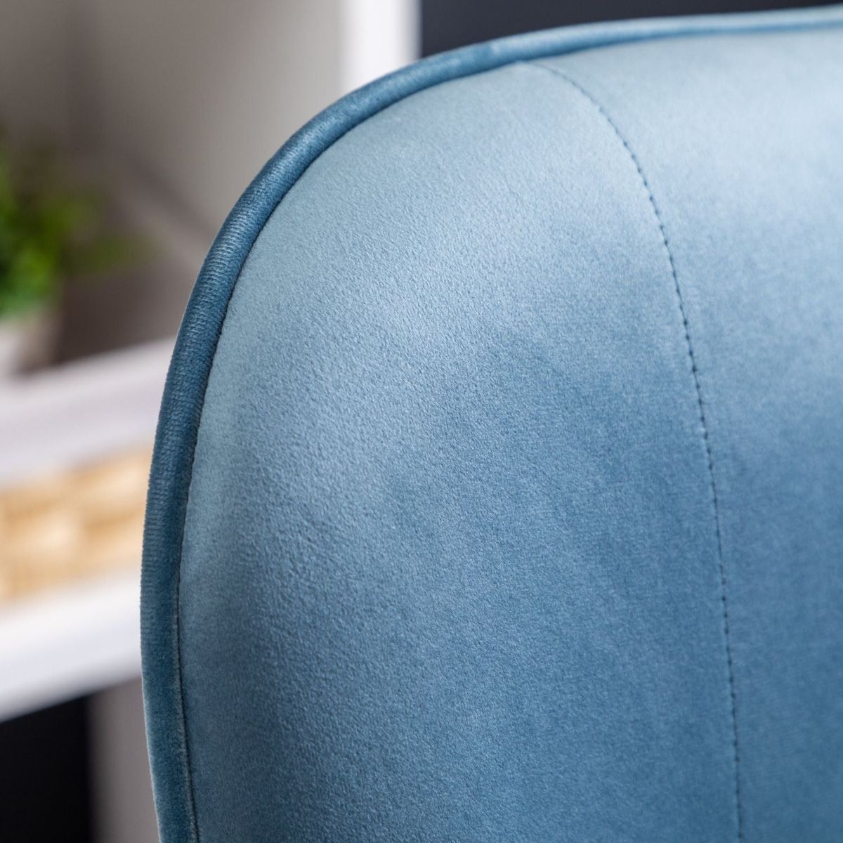 Doarnin Contemporary Silky Velvet Tufted Button Back Accent Chair, Blue